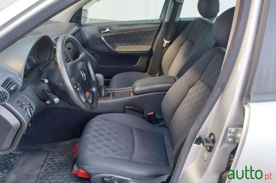 2002' Mercedes-Benz C-200 200 Cdi Elegance photo #1