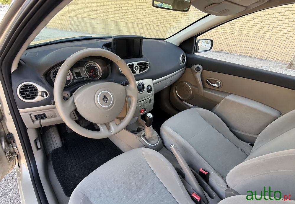 2006' Renault Clio 1.2 16V Dynamique photo #3