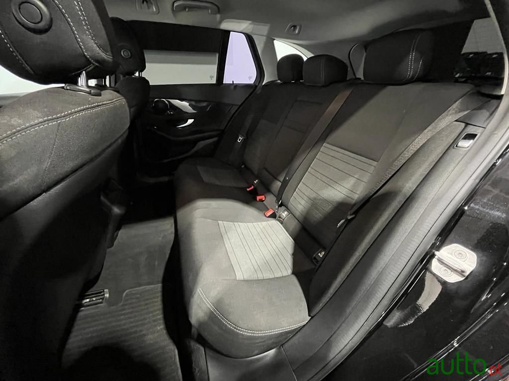 2015' Mercedes-Benz C-180 photo #3