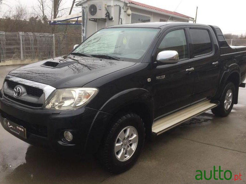 2009' Toyota Hilux Tracker photo #2