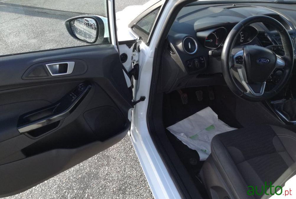 2015' Ford Fiesta 1.5 tdci titanium photo #2
