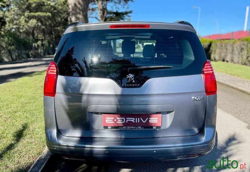 2014' Peugeot 5008 photo #5