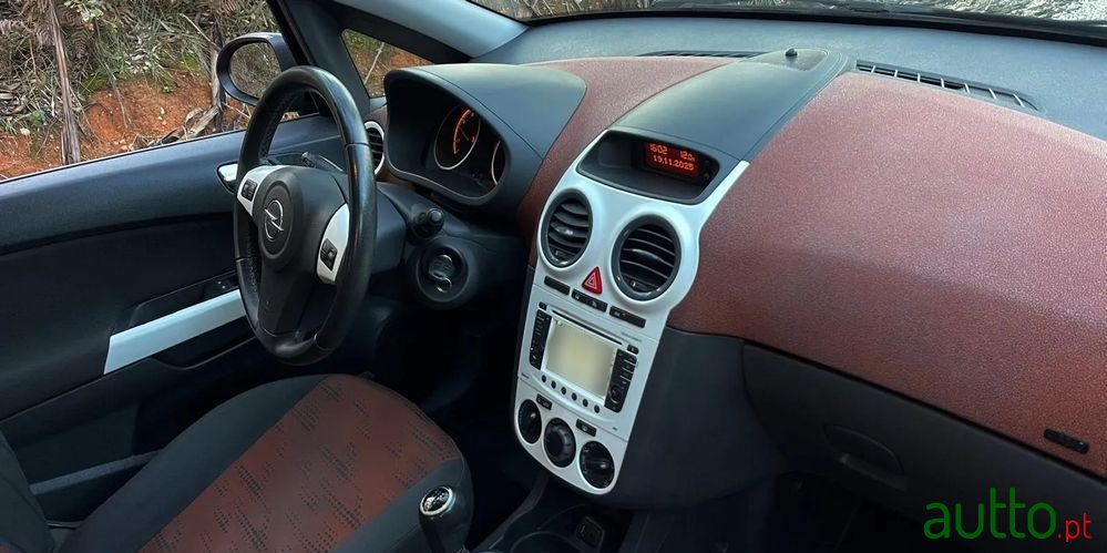 2012' Opel Corsa photo #1