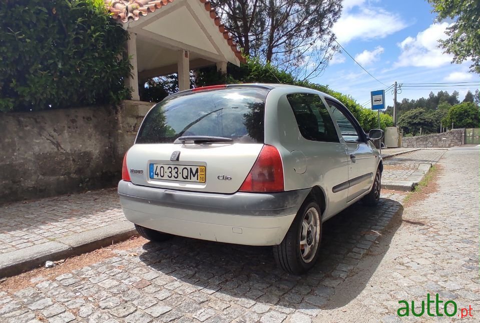 2000' Renault Clio photo #3