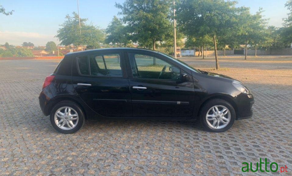 2007' Renault Clio photo #3