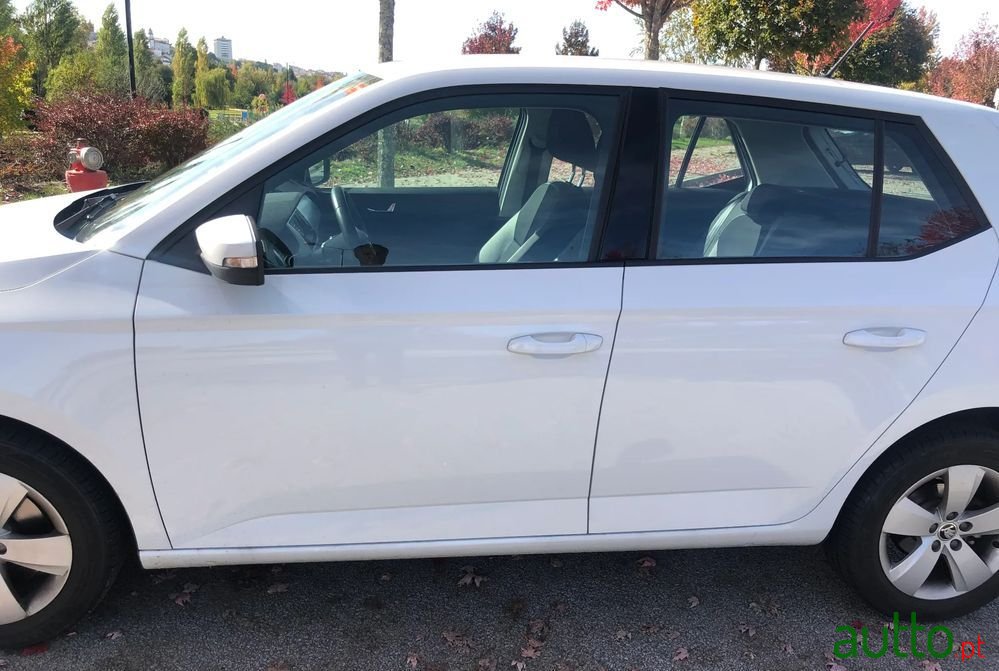 2017' Skoda Fabia 1.4 Tdi Active photo #6