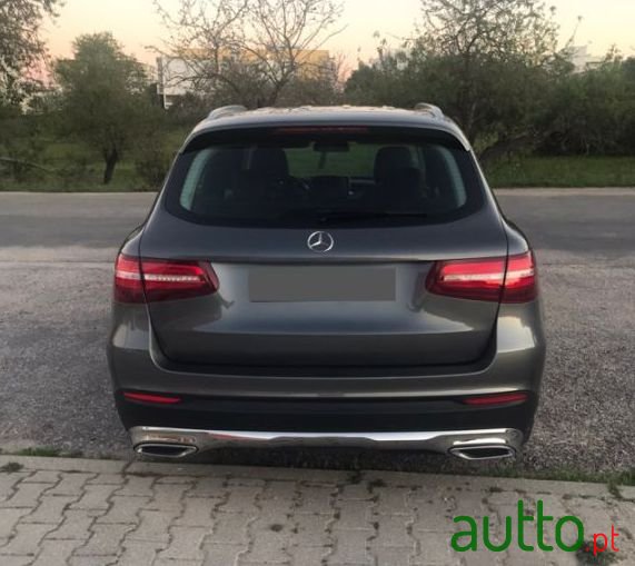 2017' Mercedes-Benz Glc 250 photo #2