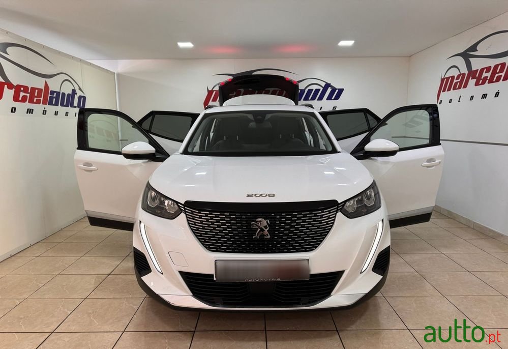 2021' Peugeot 2008 1.2 Puretech Allure photo #2