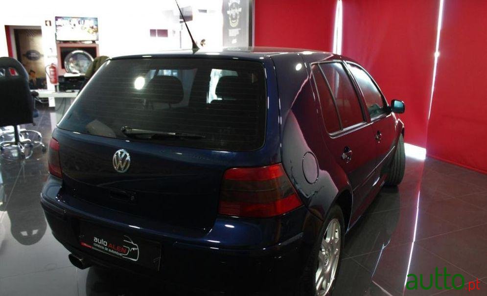 2001' Volkswagen Golf photo #2