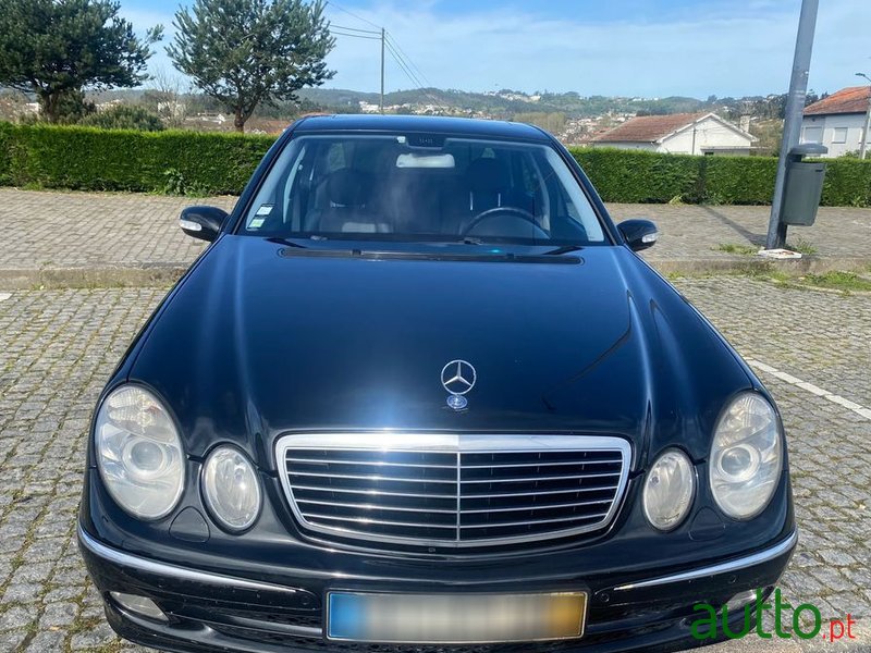 2002' Mercedes-Benz E-220 photo #5