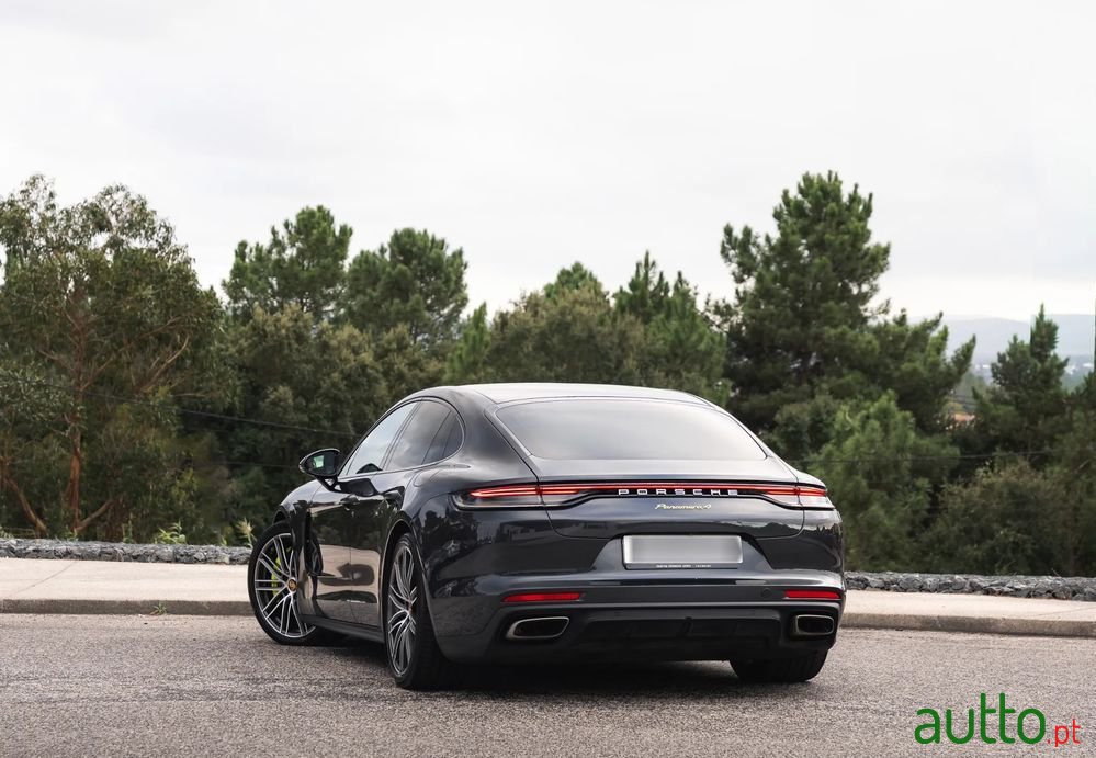 2020' Porsche Panamera 4 E-Hybrid photo #3