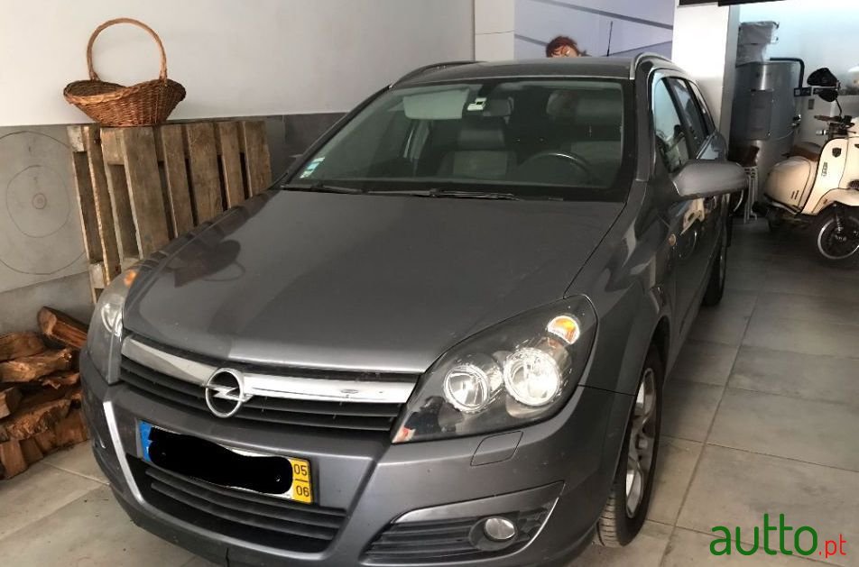 2005' Opel Astra Caravan photo #1