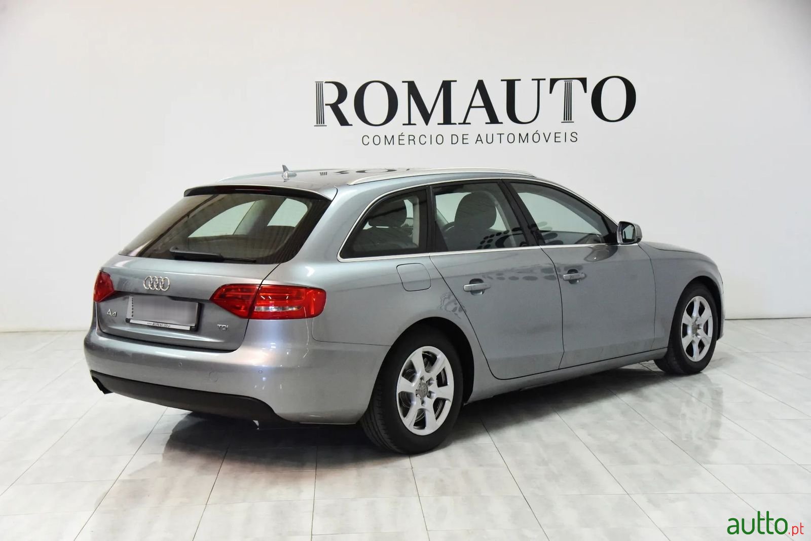 2011' Audi A4 Avant photo #6