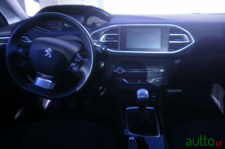 2015' Peugeot 308 Sw photo #1