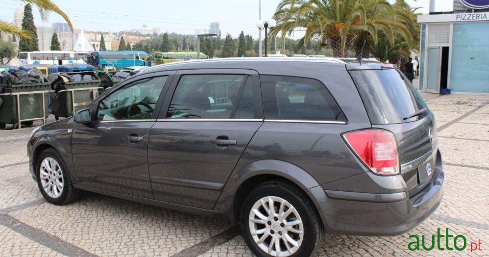 2009' Opel Astra Caravan photo #4