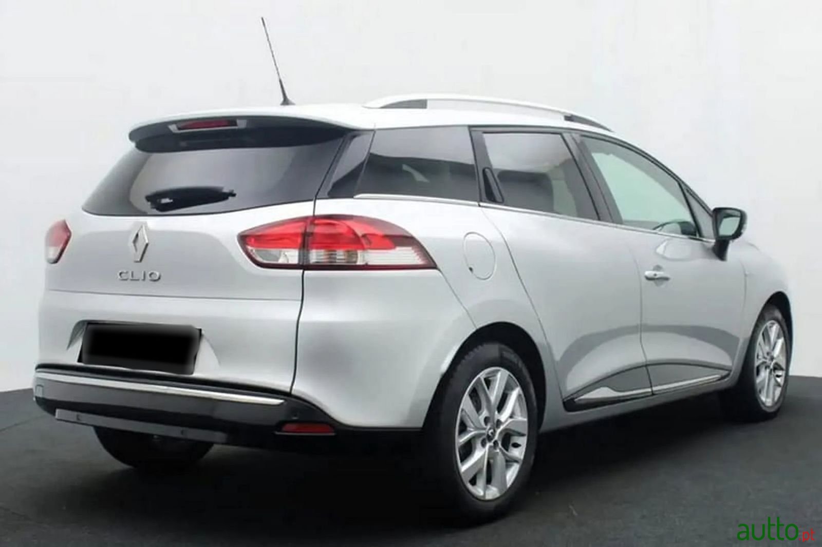 2019' Renault Clio Sport Tourer photo #4