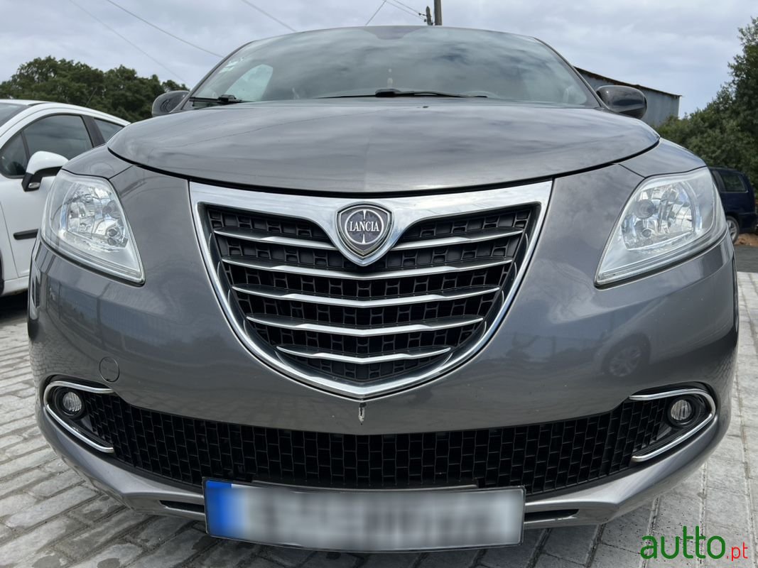 2014' Lancia Ypsilon photo #2