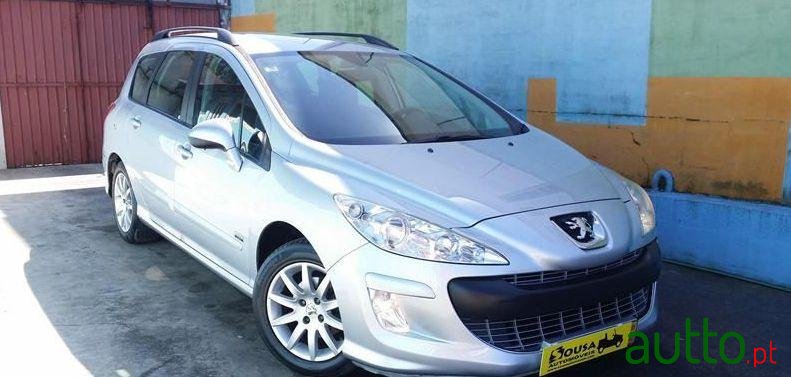 2011' Peugeot 308 Sw photo #2