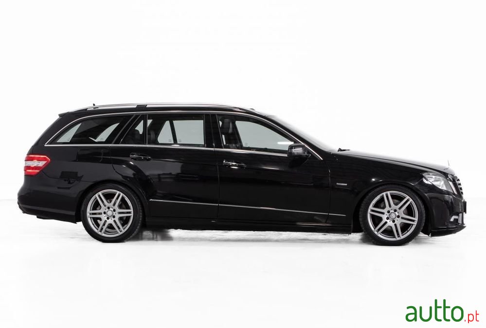 2010' Mercedes-Benz Classe E photo #2