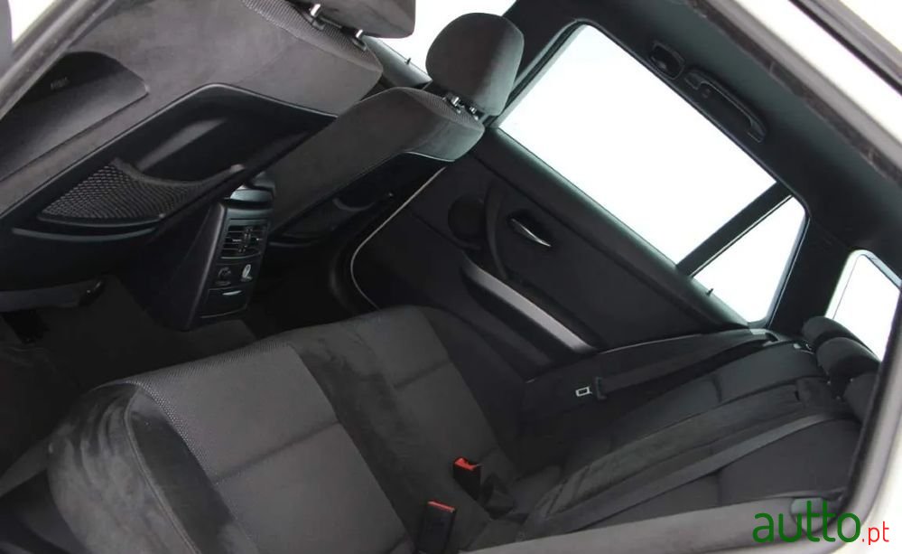 2008' BMW 320 D Touring photo #6