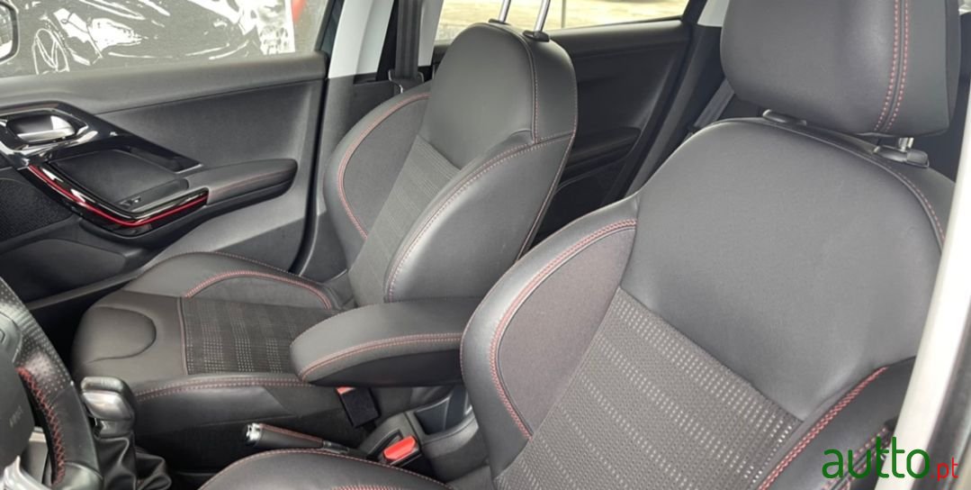 2018' Peugeot 208 photo #6