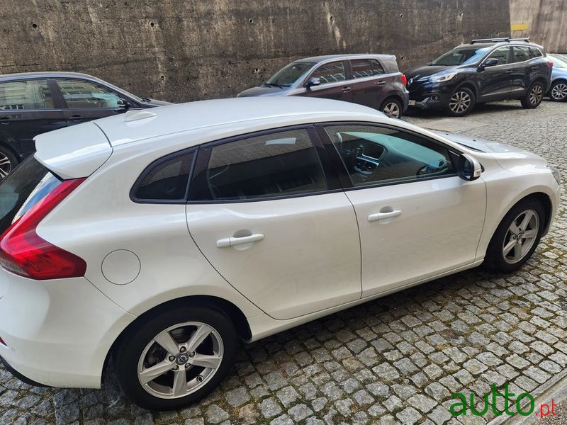 2014' Volvo V40 1.6 D2 Momentum photo #1