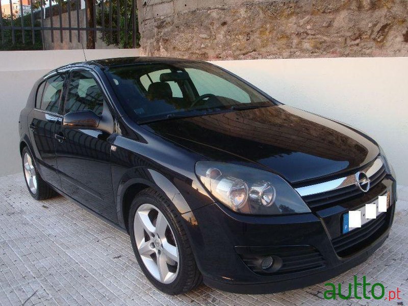 2005' Opel Astra photo #1