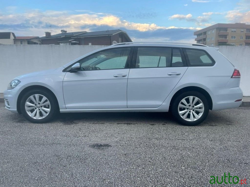 2017' Volkswagen Golf photo #4