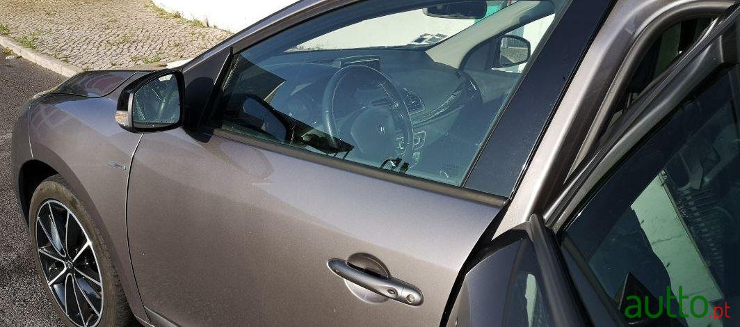 2014' Renault Megane Sport Tourer photo #2