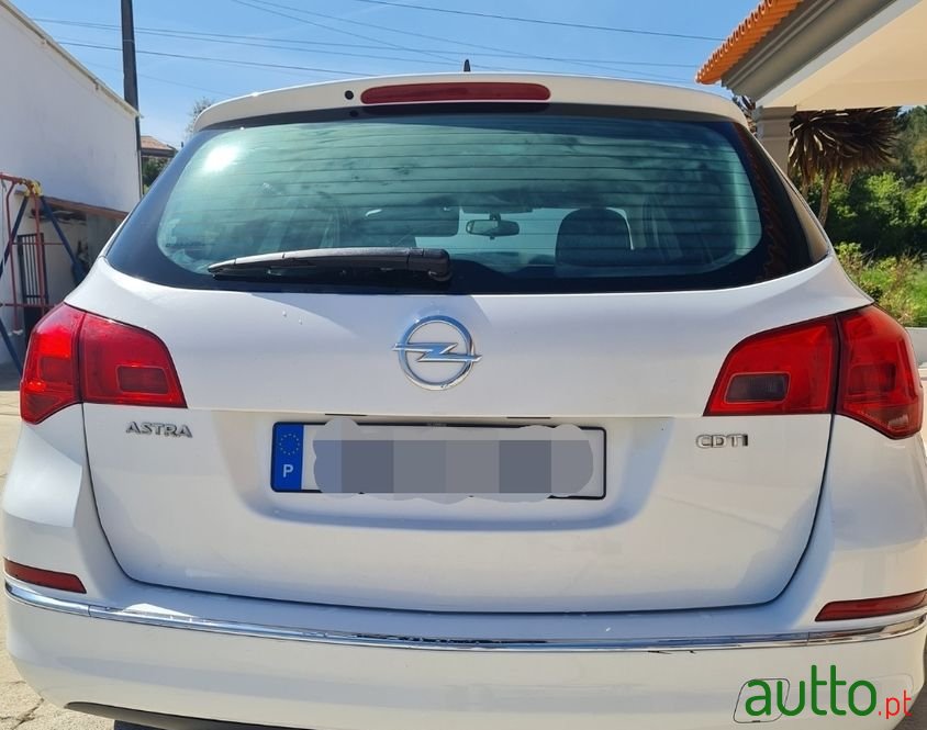 2014' Opel Astra Sports Tourer photo #4