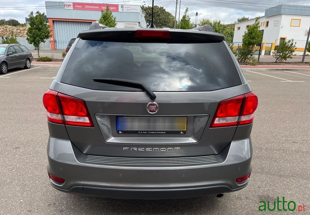 2013' Fiat Freemont photo #4