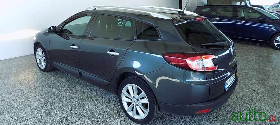 2011' Renault Megane Sport Tourer photo #4