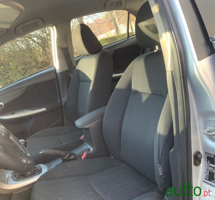 2008' Toyota Corolla photo #6