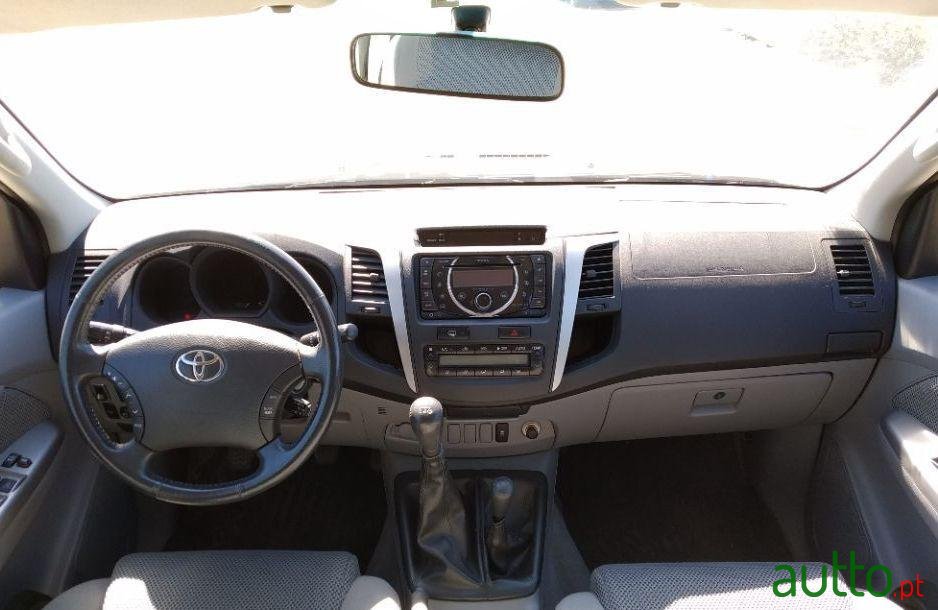 2011' Toyota Hilux photo #4