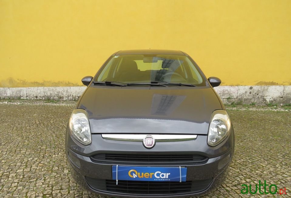 2011' Fiat Punto Evo photo #3