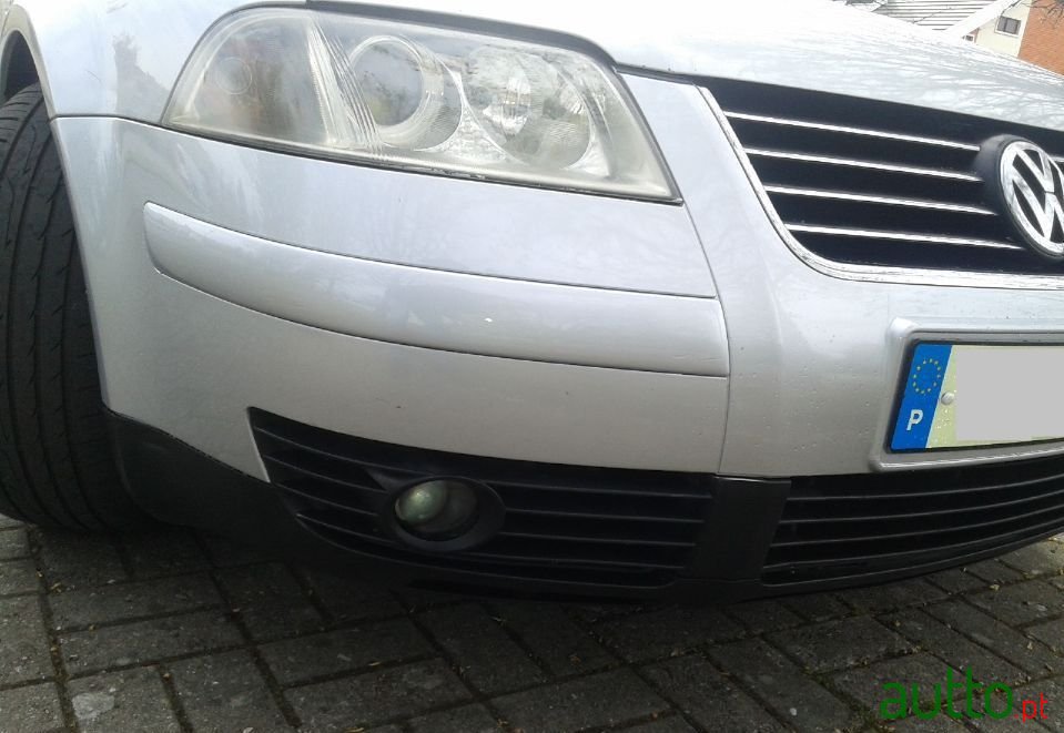 2002' Volkswagen Passat Variant photo #2