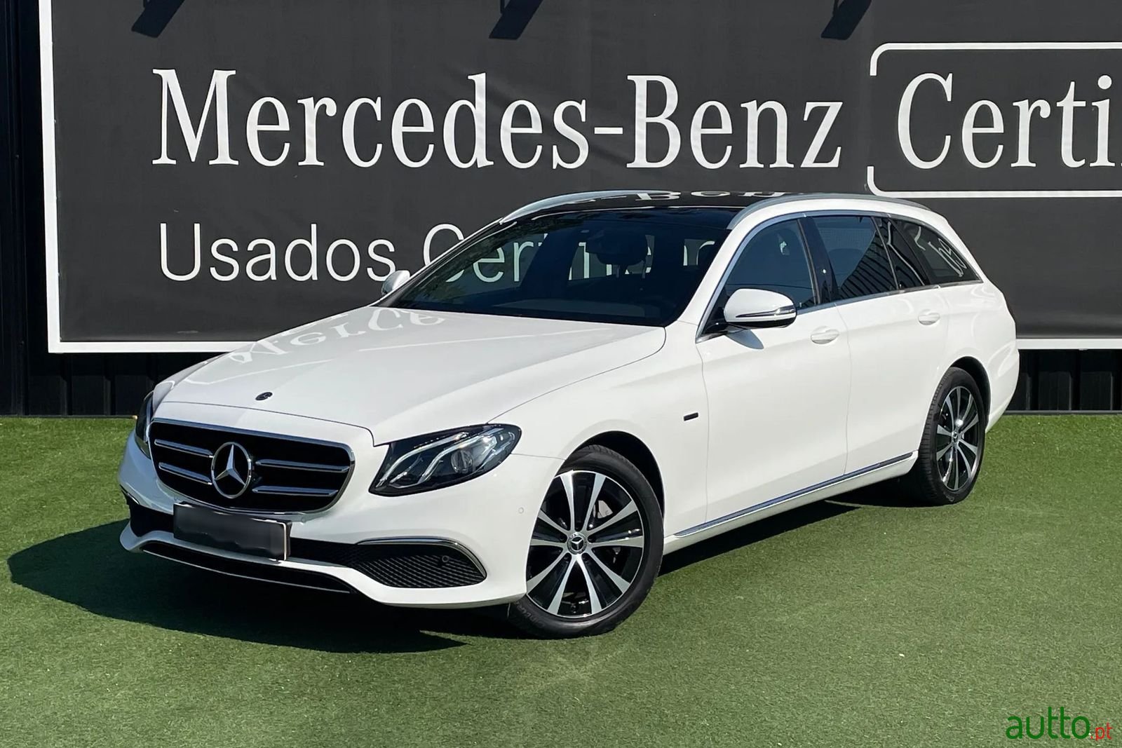 2019' Mercedes-Benz E-300 photo #1