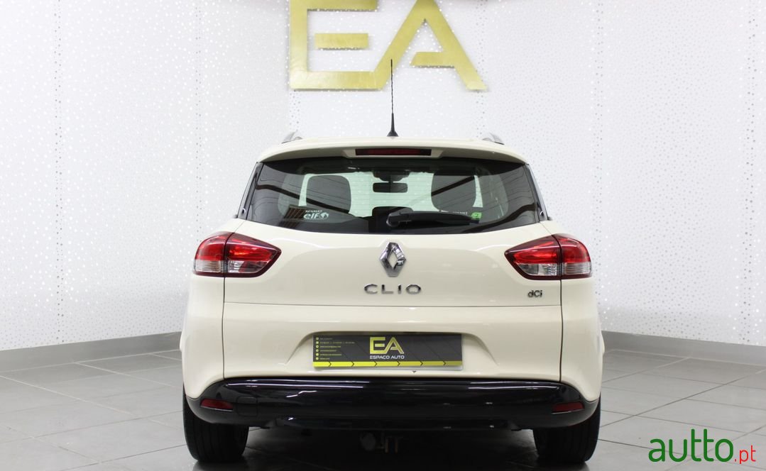 2016' Renault Clio Sport Tourer photo #2