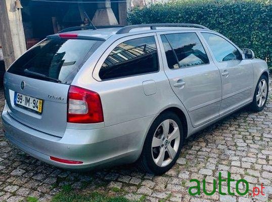 2009' Skoda Octavia Break photo #2