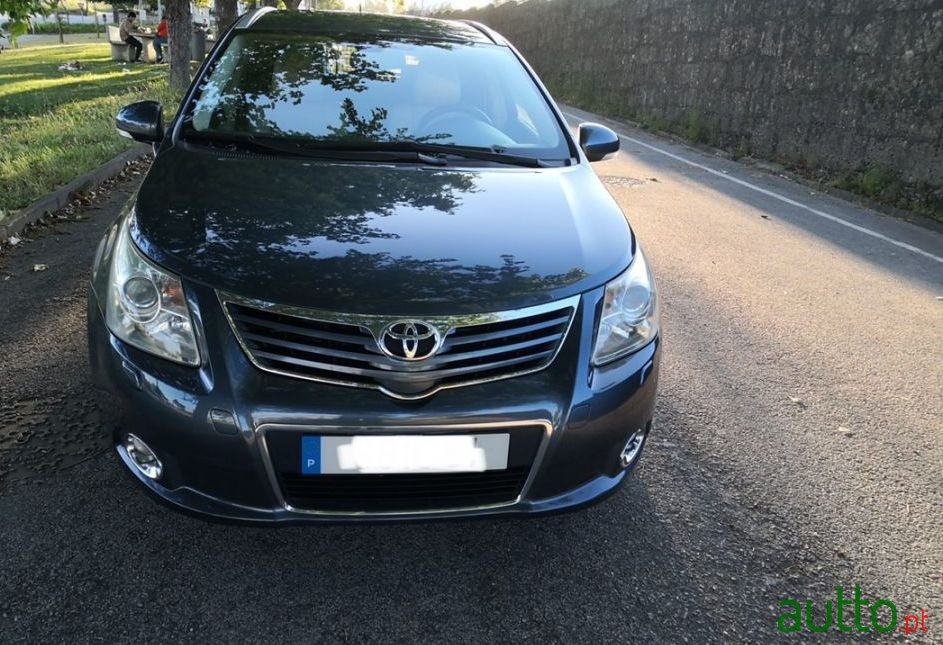 2009' Toyota Avensis Sw photo #2