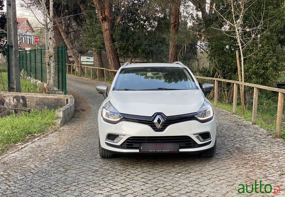 2018' Renault Clio Sport Tourer photo #5