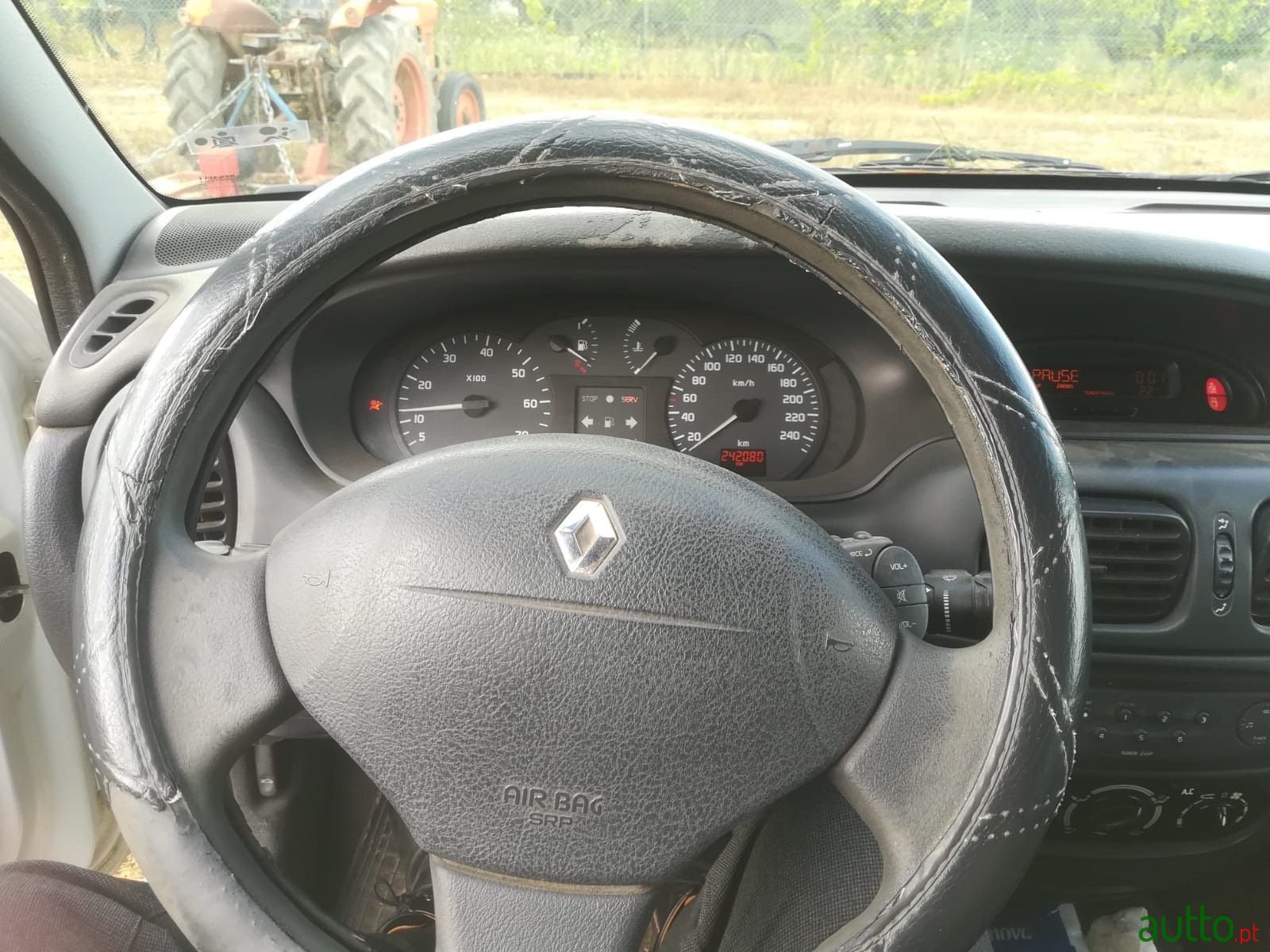 2002' Renault Megane photo #1