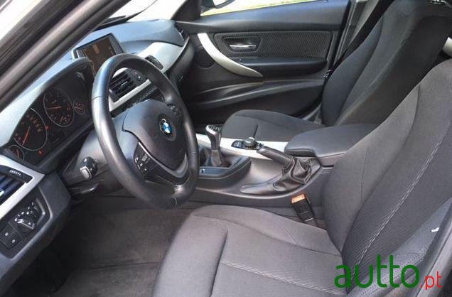 2013' BMW 318 D Touring Advantage photo #2