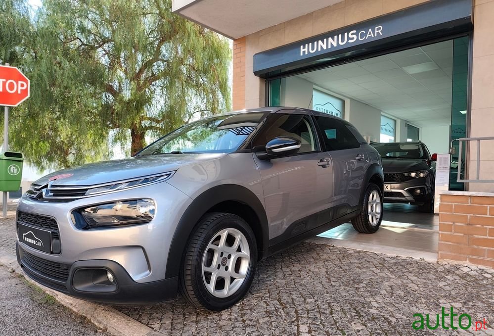 2018' Citroen C4 Cactus 1.2 Puretech Feel photo #3