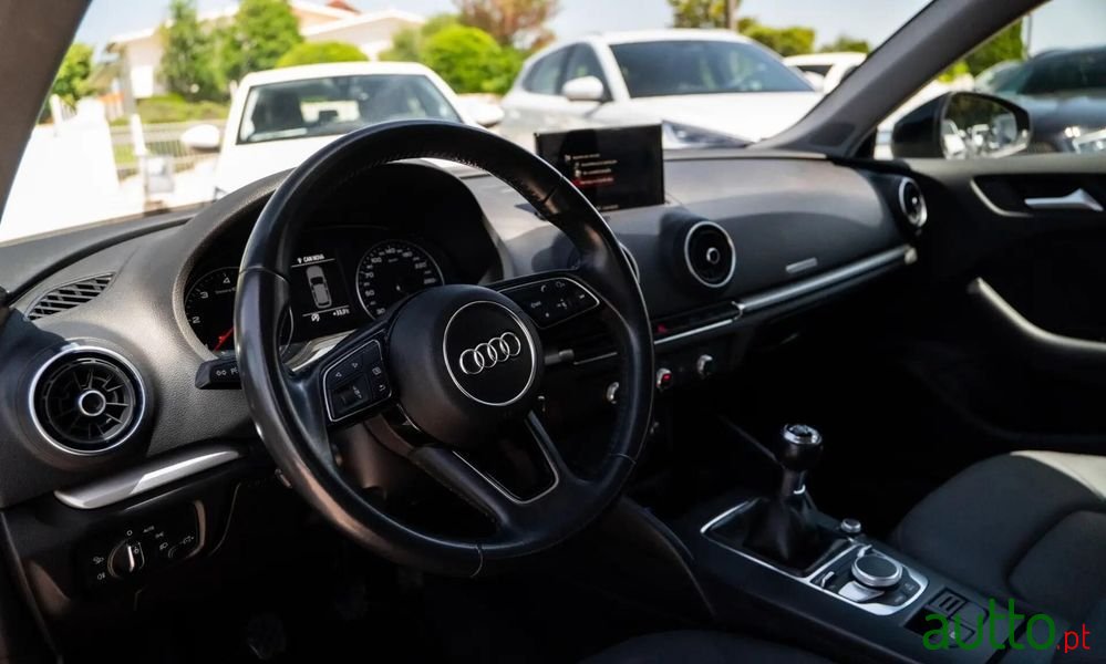 2019' Audi A3 Sportback photo #2