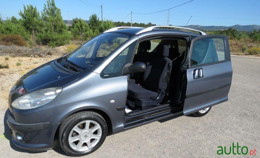 2008' Peugeot 1007 photo #5