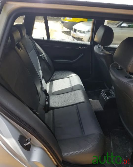 2004' BMW 320 photo #5