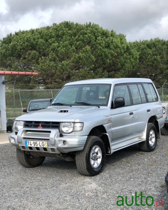 1998' Mitsubishi Pajero photo #1