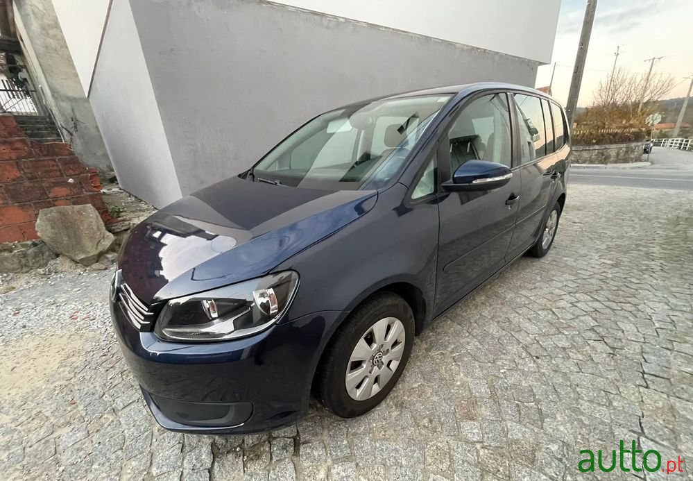 2014' Volkswagen Touran photo #4