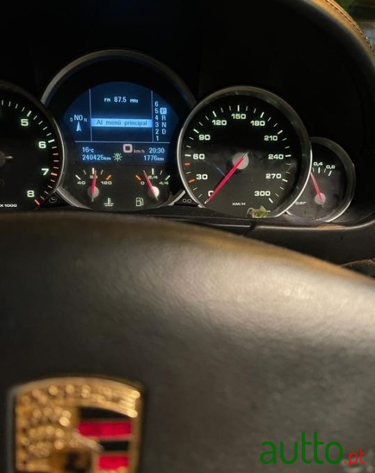 2005' Porsche Cayenne photo #2